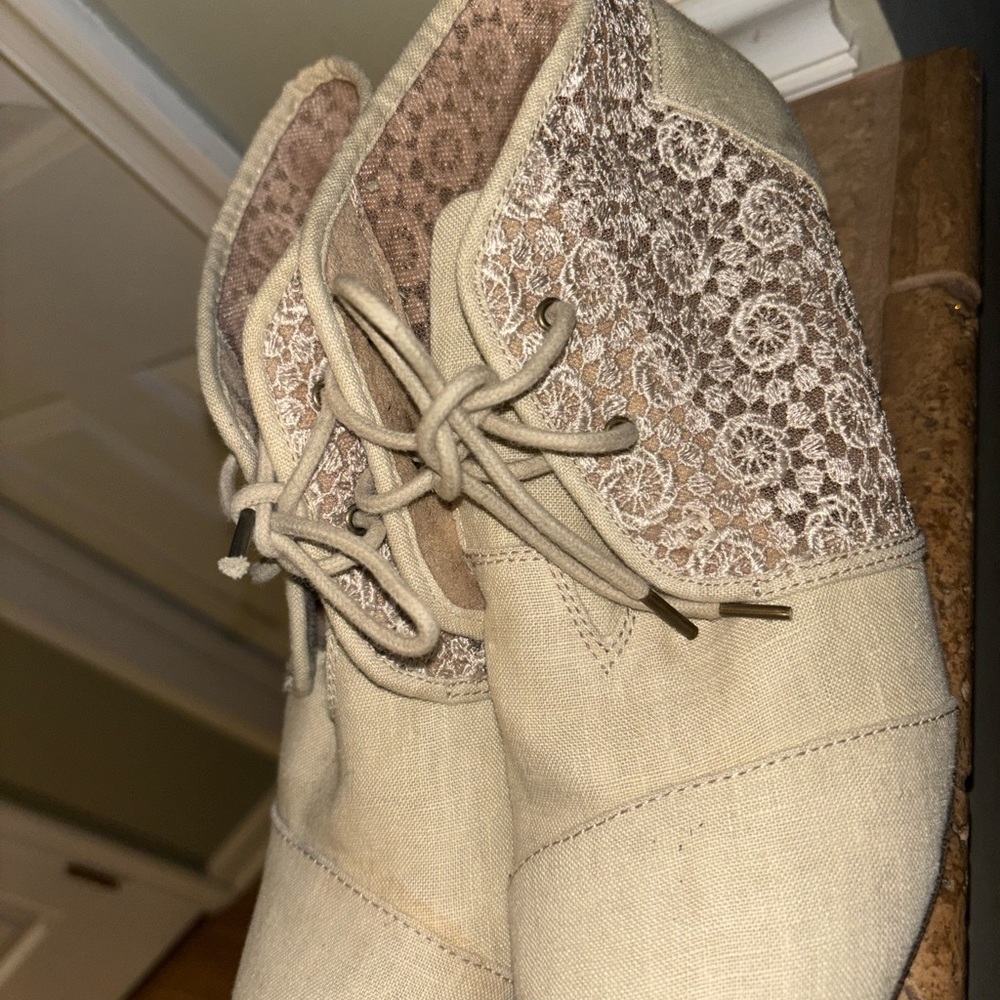 Skechers Cream Lace-Up Boots for Women